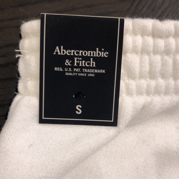 Women’s Brand New Abercrombie & Fitch White Shorts with Red and Blue Accents - Picture 5 of 11